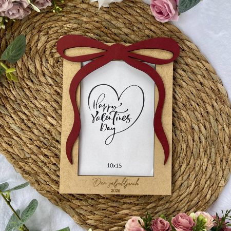 Drveni ram sa mašnom